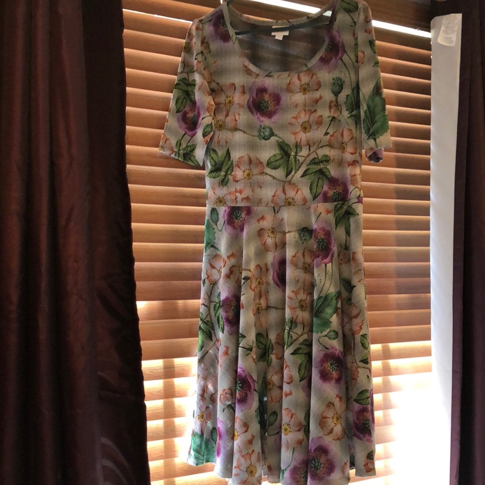 Short sleeve dress
